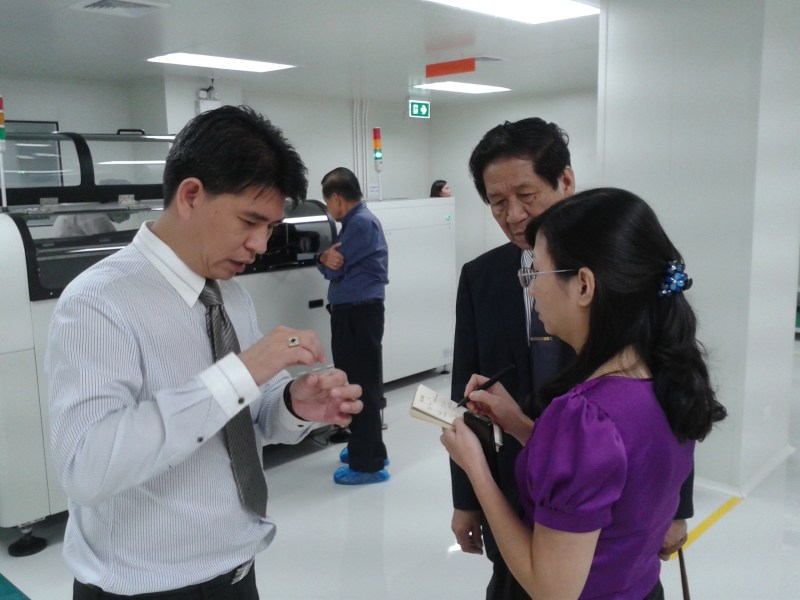  Chuyên gia của dự án giới thiệu về công nghệ sản xuất LED tại Thái Lan